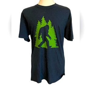 Mens District Perfect Tri DTG Big Foot Tshirt Sasquatch tee sz small gray green